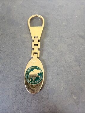 Gold-Tone Keychain vintage Hunting World
